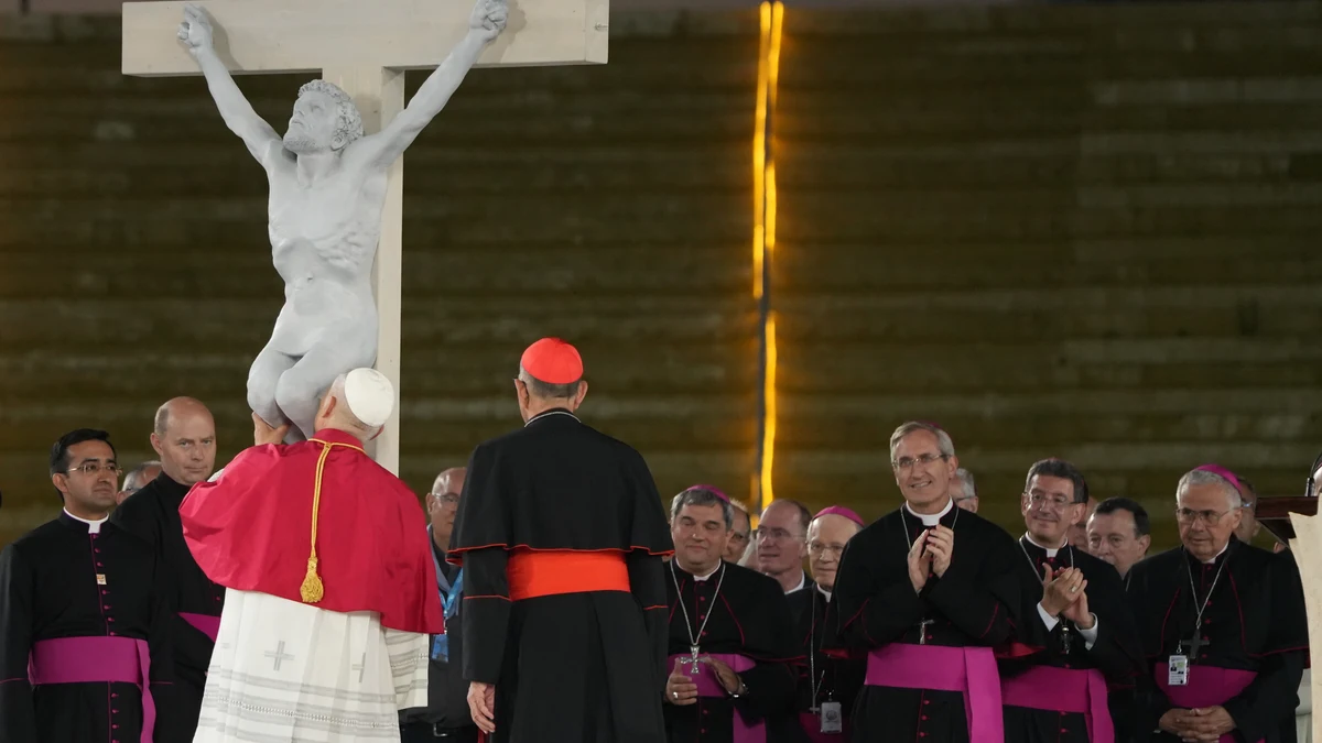 El Papa León XIV preside la vigilia de oración en el Estadio Olímpico Lluís Companys
