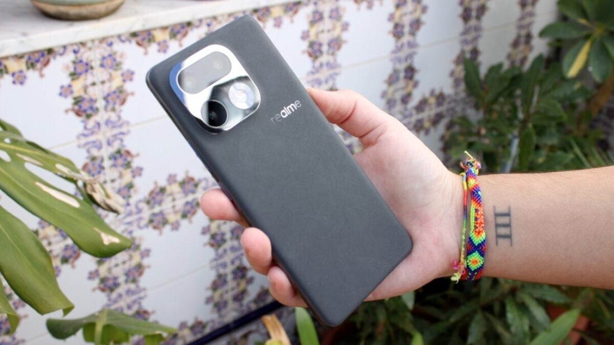 Mi móvil de gama media favorito de lo que llevamos de 2026: batería de 7.000 mAh, cámaras sorprendentes y descuentazo