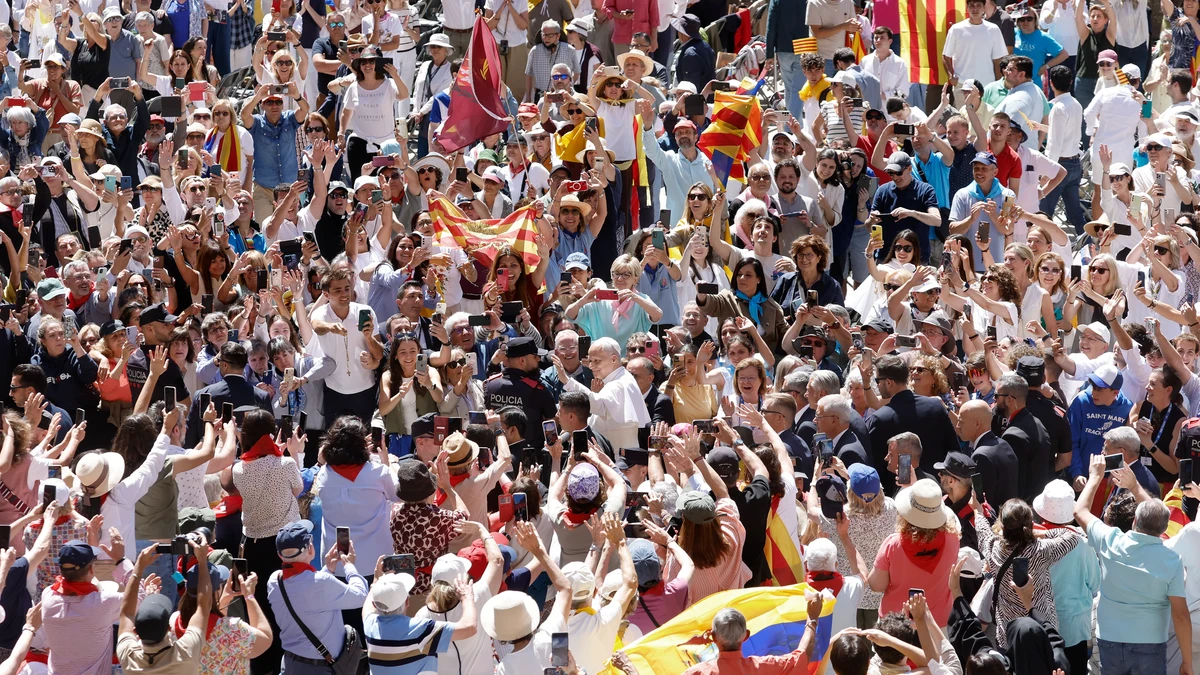 El papa llega a Montserrat, corazón espiritual e identitario de Cataluña