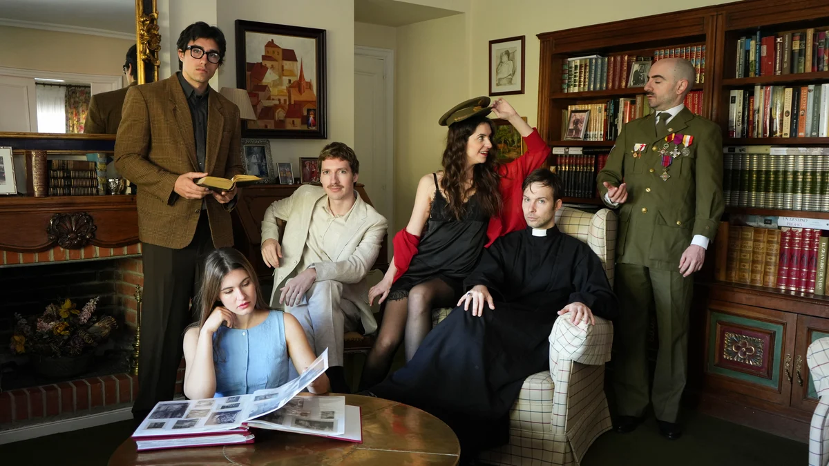 Elenco de la obra: Júlia Roch, Nacho Serrano, Natalia Vellón, Octavio Vellón, Pablo Vélez y Jorge García-Berlanga