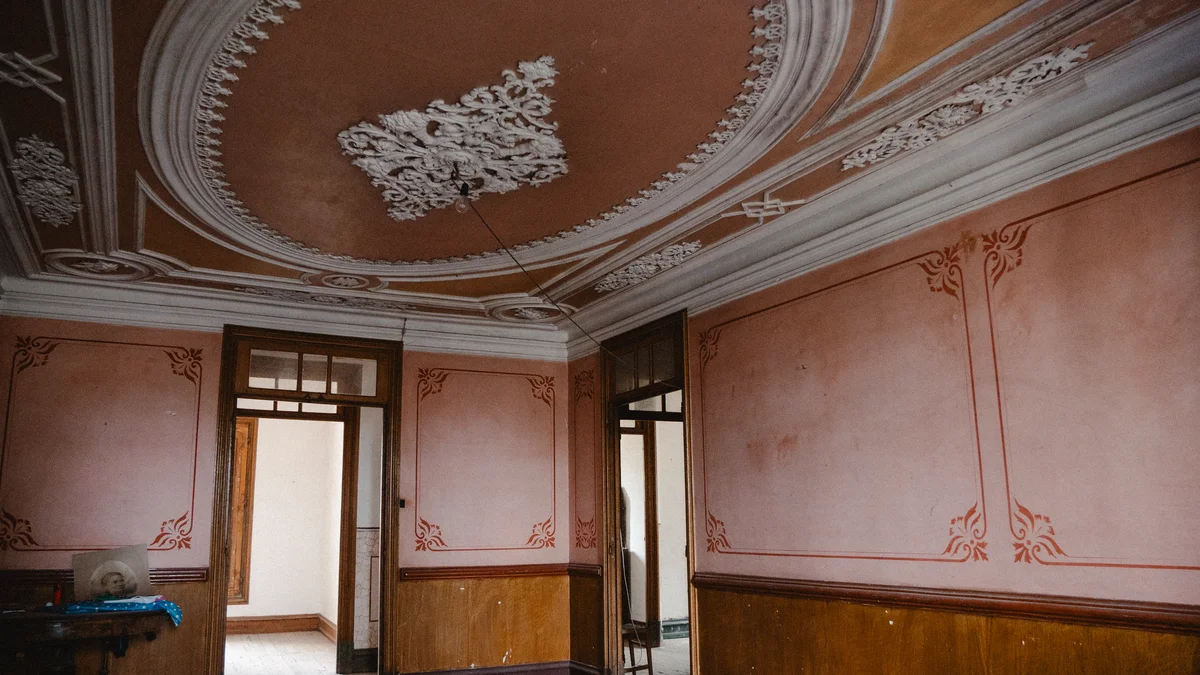 La "Casa Rosa" en Loira, espacio de inspiración para la saga de la escritora