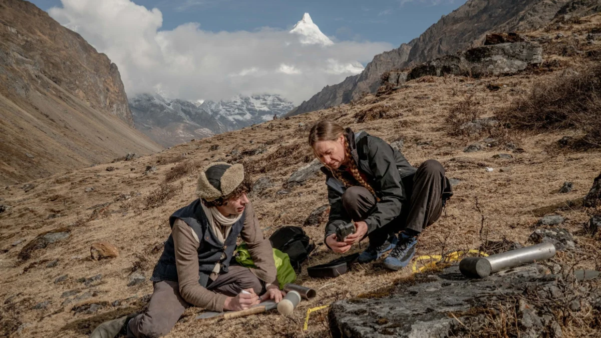 El equipo de Stewart recogiendo muestras en el Himalaya