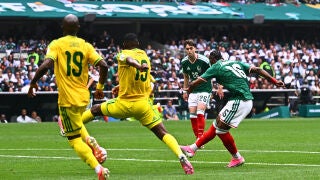 2026 FIFA World Cup - Mexico vs South Africa 11 June 2026, Mexico, Mexico city: Mexico's Julian Quinones scores his side's first goal during the 2026 FIFA World Cup Group A soccer match between Mexico and South Africa at the Azteca Stadium (Mexico City Stadium). Photo: Tom Weller/dpa 11/06/2026 ONLY FOR USE IN SPAIN