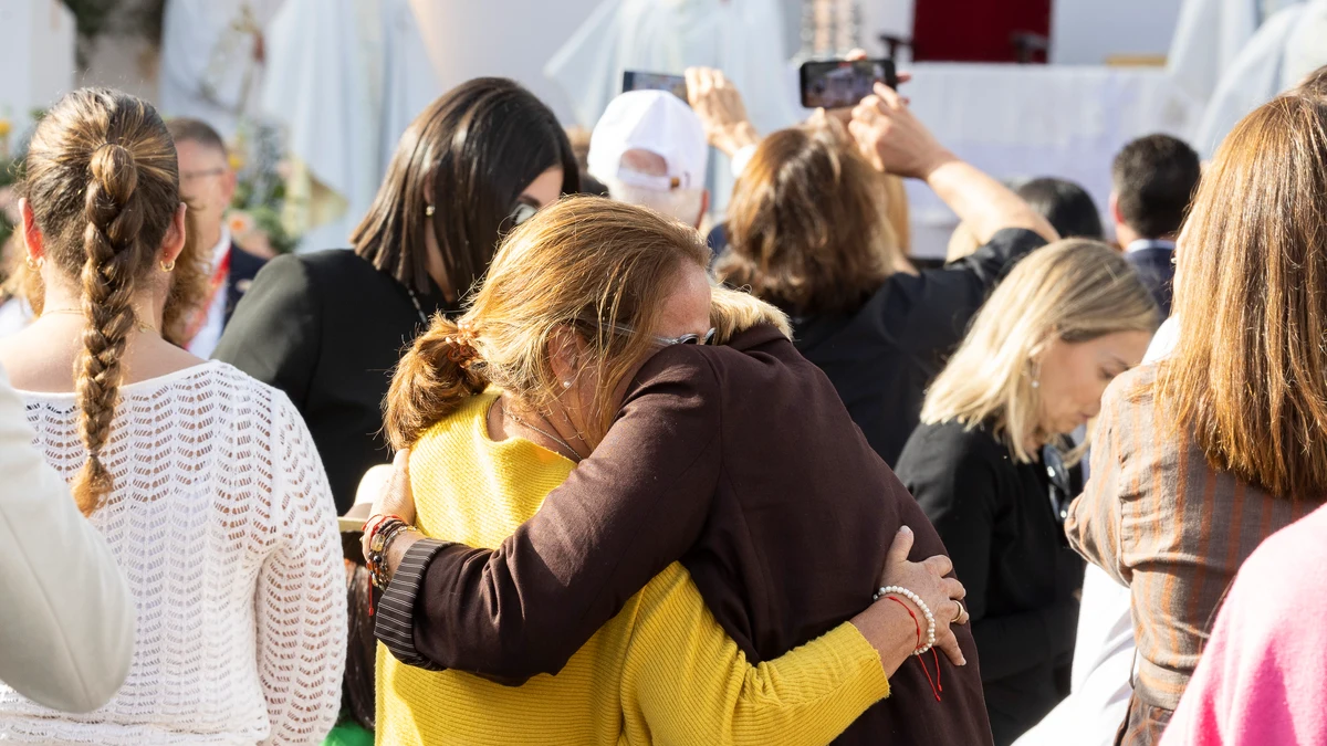 El papa agradece "el bien que se hace cada día " en Canarias en una misa multitudinaria