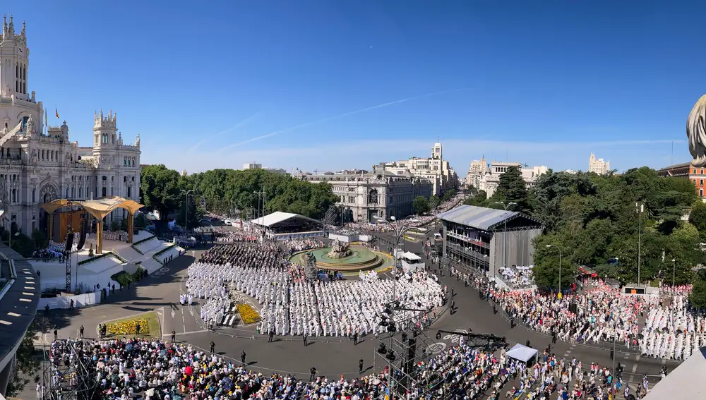 Santa Misa y Procesión del Corpus Christi del Papa en la Plaza de Cibeles. Viaje del Papa León XIV a Madrid (España)