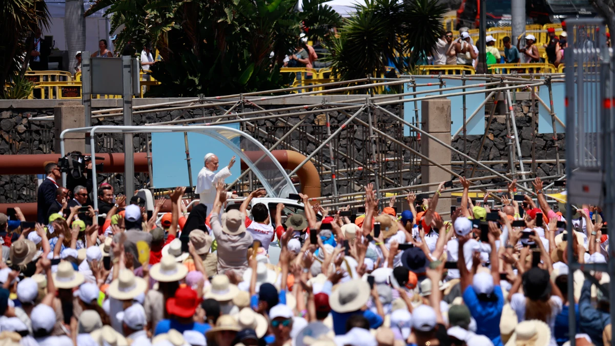 Santa Misa presidida por el Papa León XIV en el puerto de Santa Cruz de Tenerife