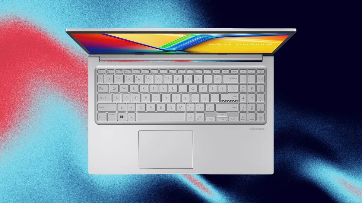 El portátil tiene pad numérico y Windows 11 preinstalado