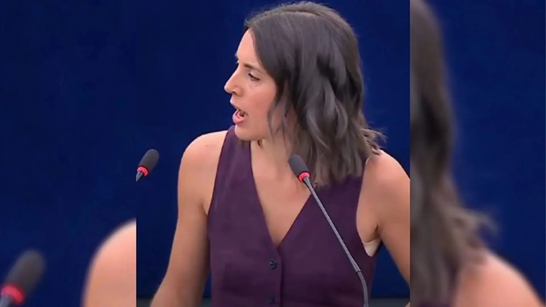 La surrealista escena de Irene Montero en la Eurocámara: canta el cumpleaños feliz a Trump al grito de "Mr.Genocide"