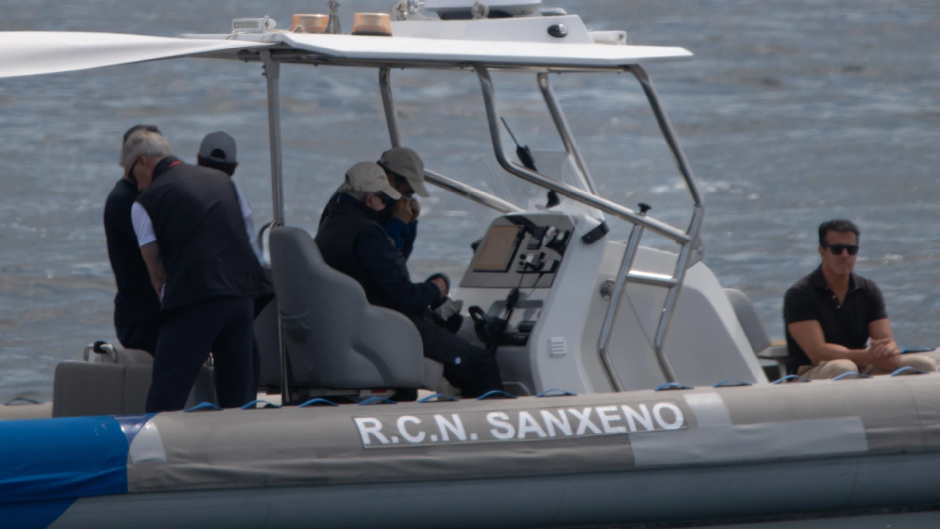 El Rey Juan Carlos cambia el timón por la lancha Cristina en el último ...