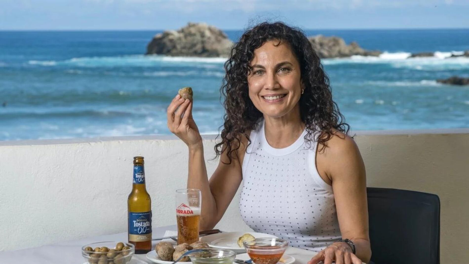 Los restaurantes favoritos de Toni Acosta en Canarias: del guachinche frente al mar a las mejores papas con mojo