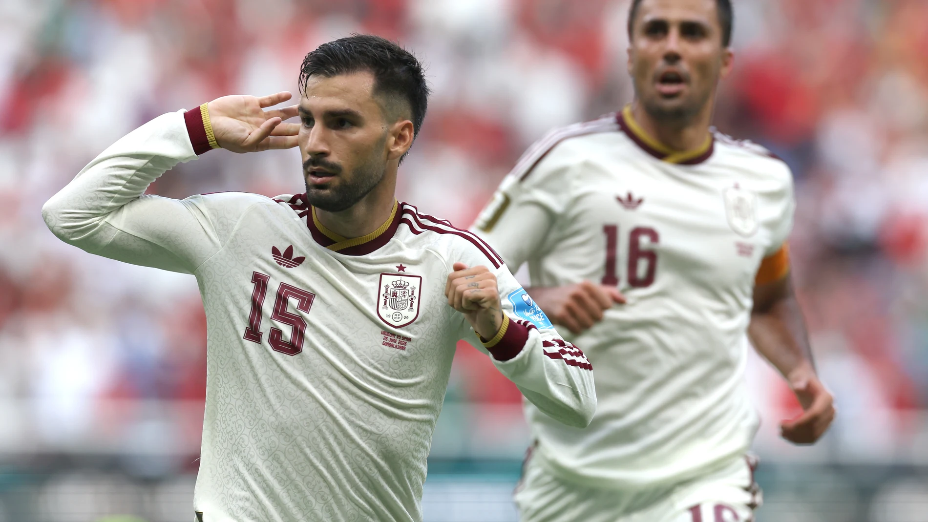 España sale (casi) ilesa de la batalla contra Uruguay y se clasifica como primera de grupo (0-1)