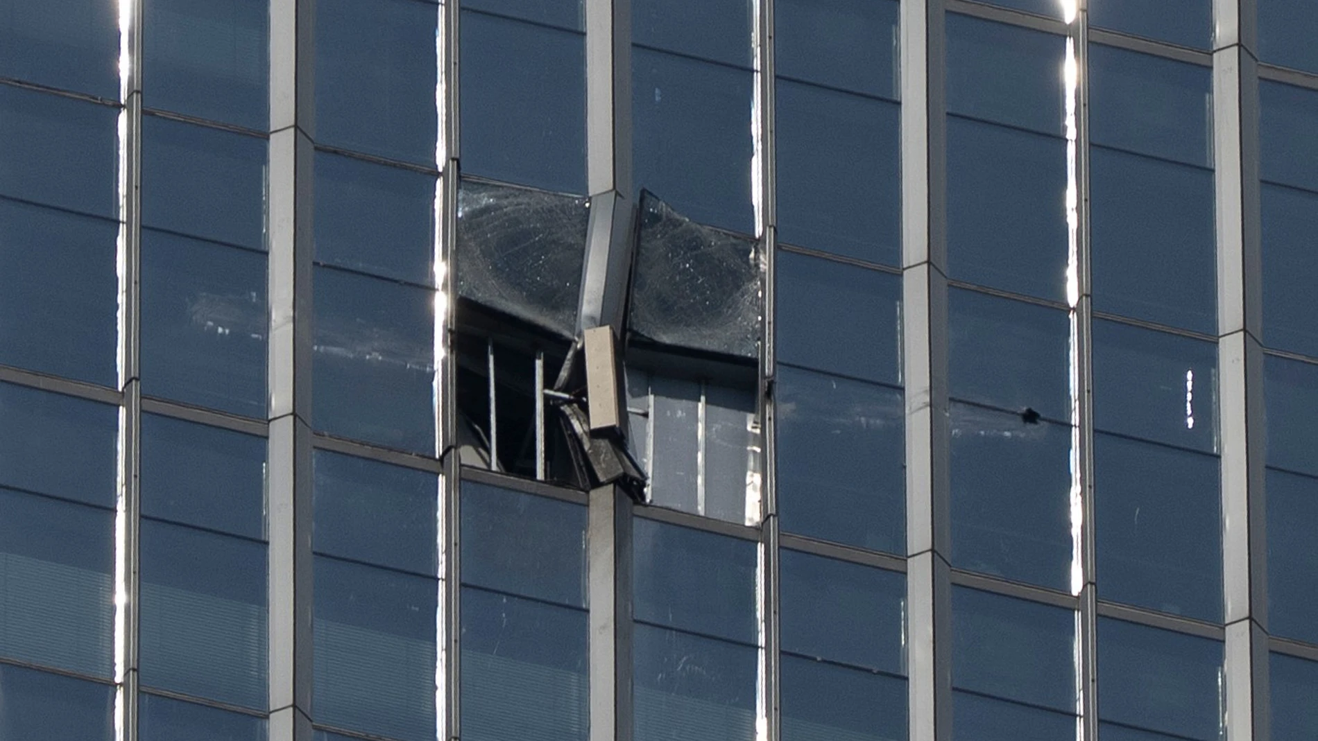 China bloquea la aviación privada y blinda Pekín tras el impacto "suicida" a la Torre CITIC