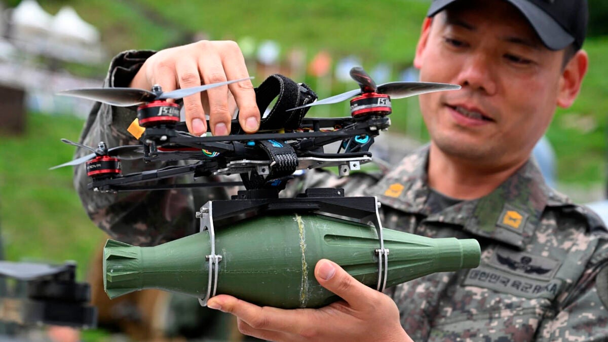 El ejército de Corea del Sur quiere que cada soldado sepa manejar drones de combate