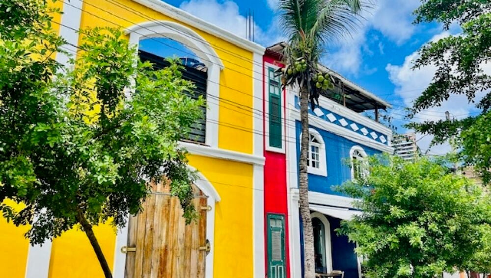 Casas coloridas cerca del Muelle de los Ingleses en el centro histórico de Fortaleza