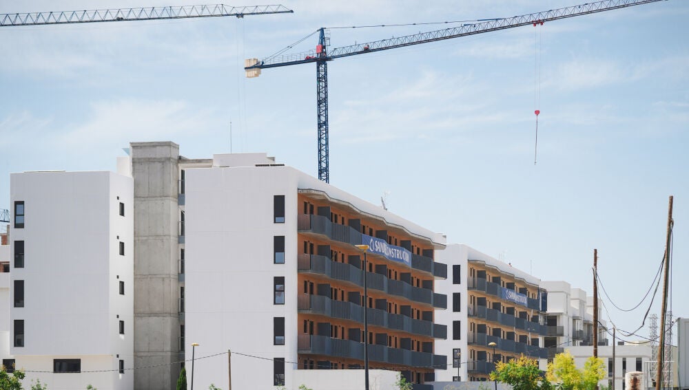 Construcción de viviendas en un barrio de Sevilla