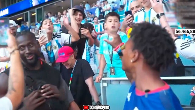 La FIFA abre un investigación por insultos racistas contra el youtuber IShowSpeed por parte de aficionados argentinos