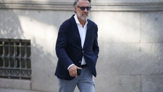 Continúan las citaciones de testigos en la Audiencia Nacional por el 'caso Leire Díez' El empresario Joaquín Parra, a su llegada a la Audiencia Nacional, a 8 de julio de 2026, en Madrid (España). El juez Pedraz, encargado de investigar el ‘caso Leire’, trama que buscaba desestabilizar causas judiciales que afectan al PSOE o al Gobierno, se enfrenta a una semana llena de citaciones que culminará el viernes, 10 de julio, con la citación como testigo de la presidenta del PSOE. 08 JULIO 2026 Alejandro Martínez Vélez / Europa Press 08/07/2026