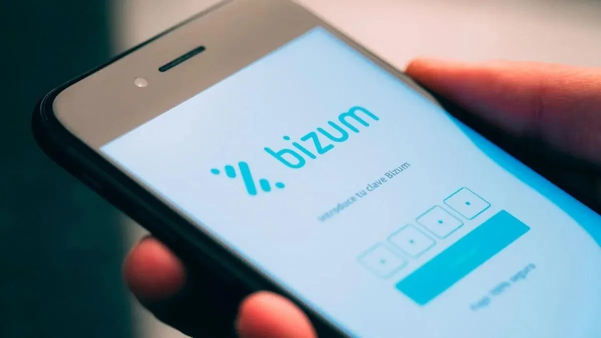 Ya podías pagar con tu móvil en tiendas, ahora Bizum Pay quiere que lo hagas sin intermediarios