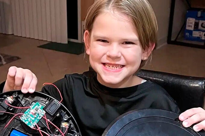 Un niño de 8 años crea el canal de YouTube más peculiar del mundo gracias a su gran pasión