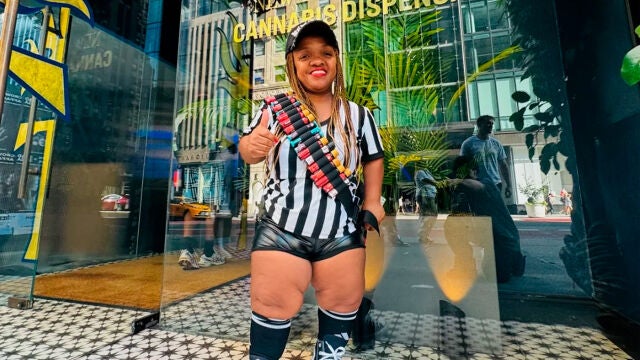 Encuentran a una creadora de contenido sin vida en su apartamento: era conocida por su participación en un reality show en Estados Unidos