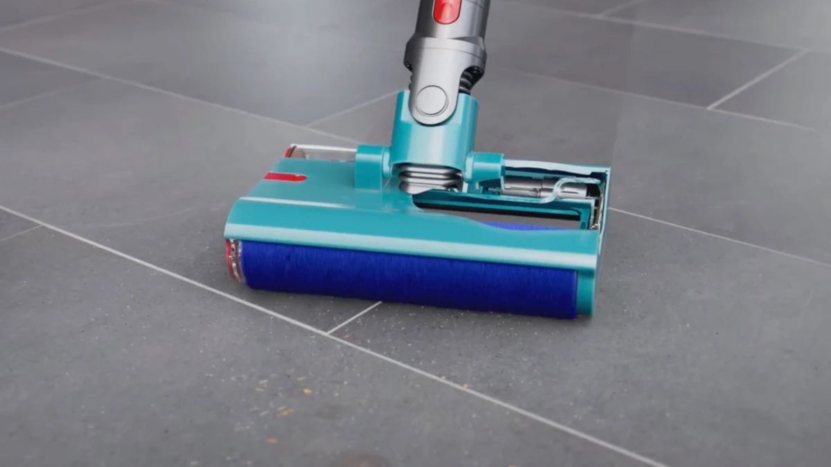 El cabezal especial de la Dyson Cyclone V10 Submarine es capaz de fregar de forma asombrosa