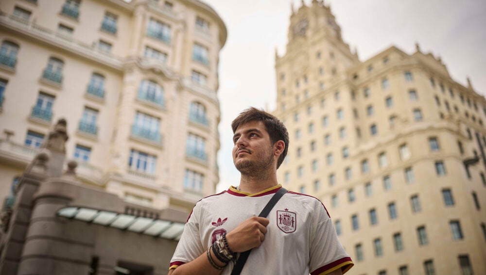 Alejandro (22 años), diseñador industrial, trabaja en una empresa de su sector: "La asignatura de Historia es demasiado teórica y no da pie a preguntas"