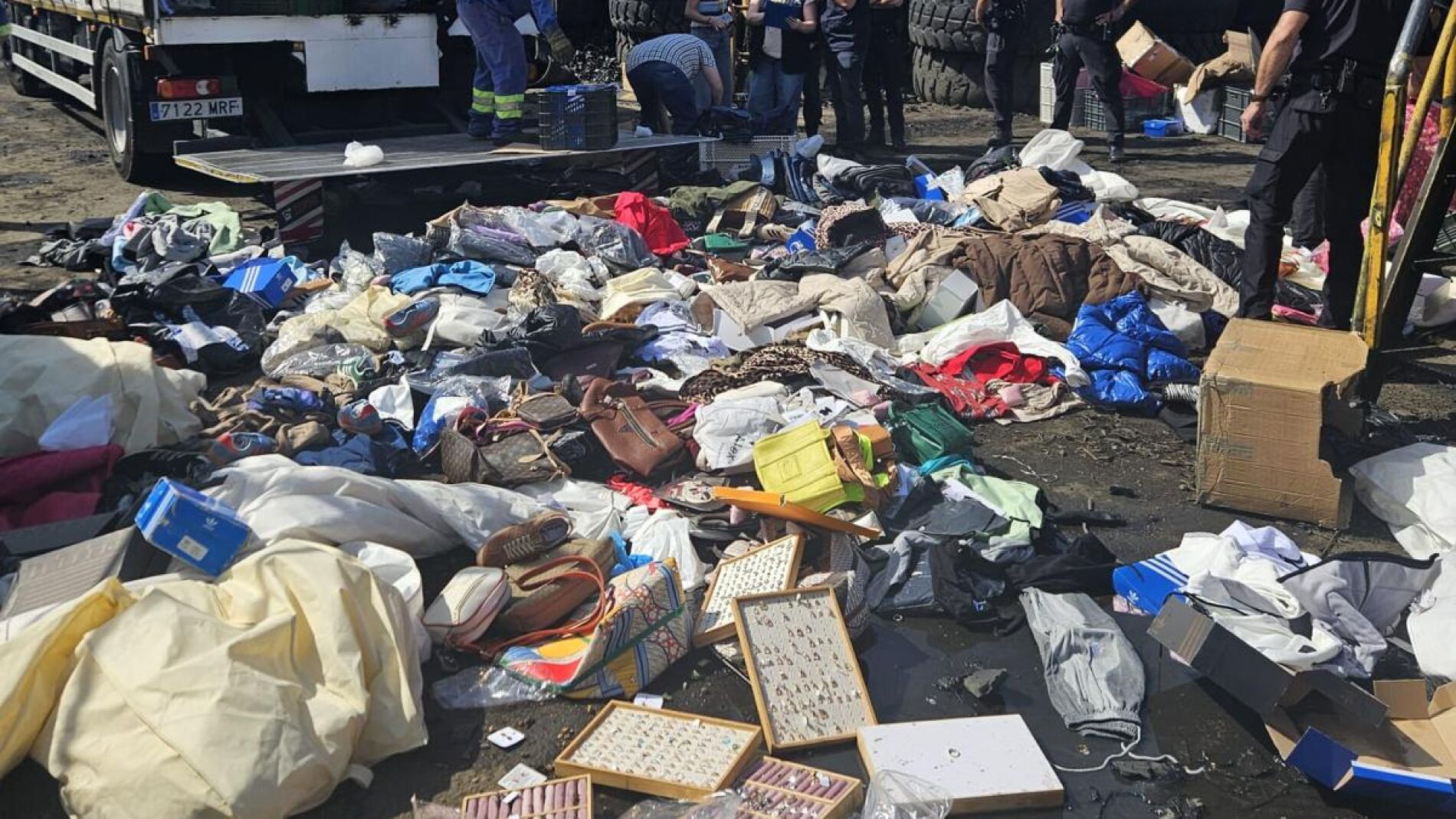 Destruida una tonelada de productos falsificados intervenidos en Ponferrada y Astorga dentro de la operación 'Bastión'