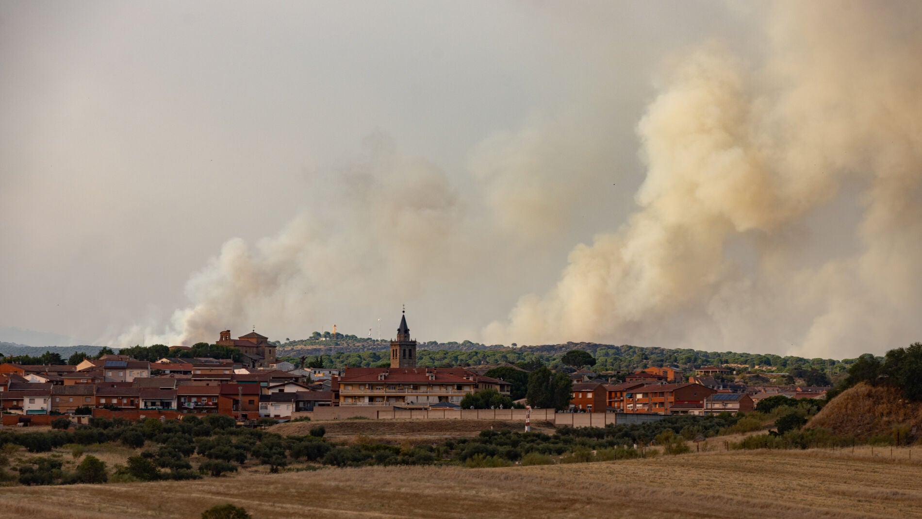 El Fuego En Madrid Disminuye Su Avance Pero Sigue Activo Y Sin El Fuego En Madrid Disminuye Su Avance Pero Sigue Activo Y Sin