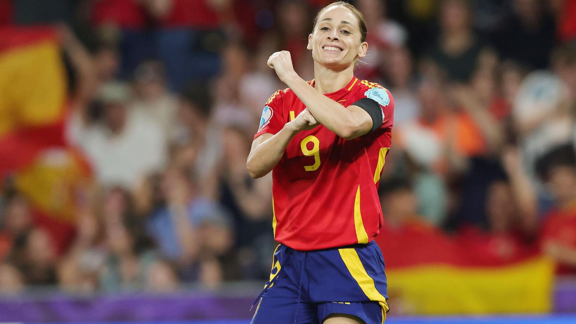 L o Monumental Con La Futbolista Esther Gonz lez Por Borrar Todas Las l-o-monumental-con-la-futbolista-esther-gonz-lez-por-borrar-todas-las