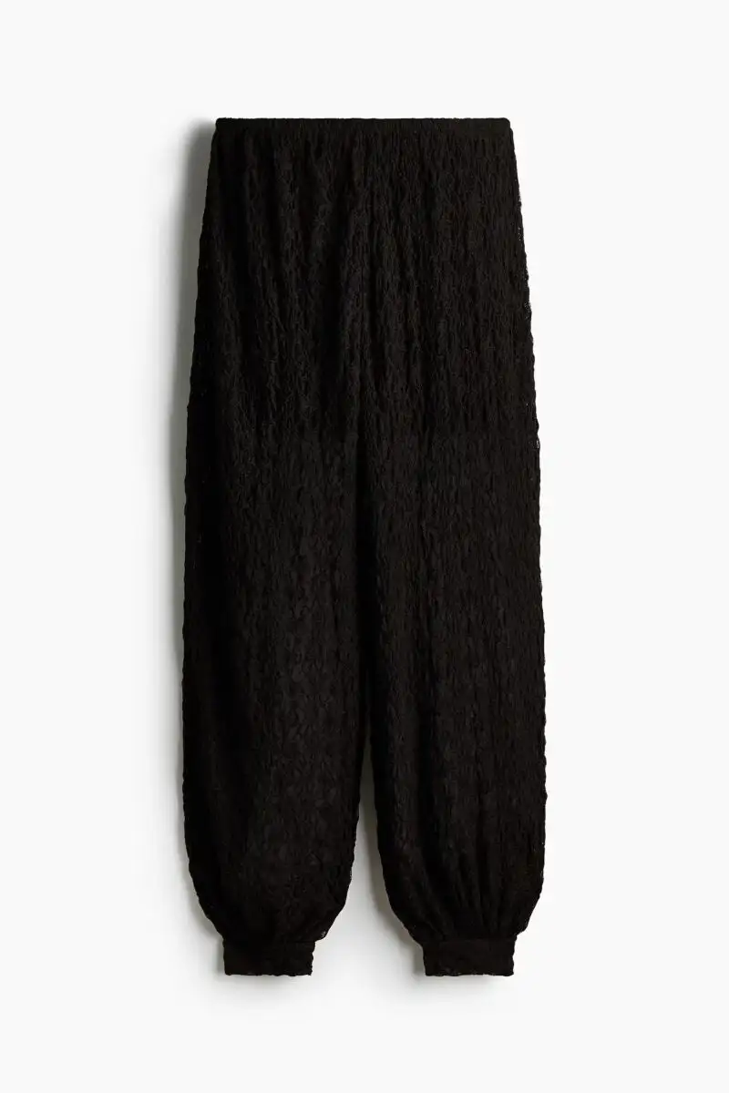 Pantalones bombachos de encajes.