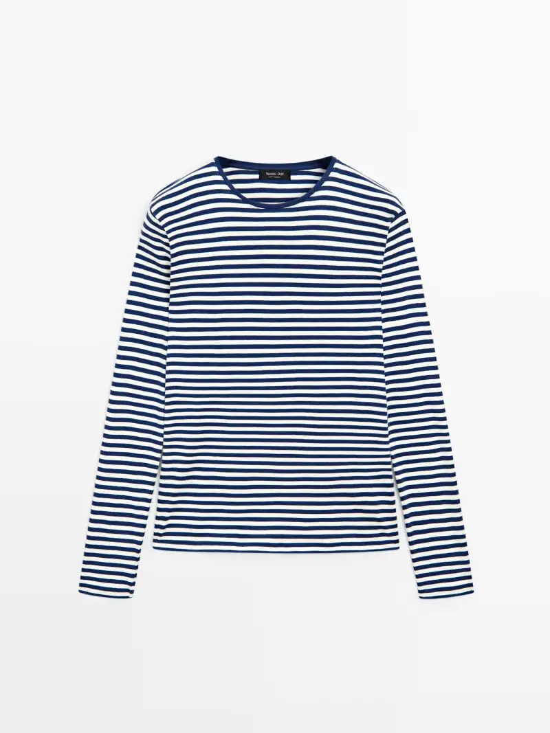 Camiseta de rayas.