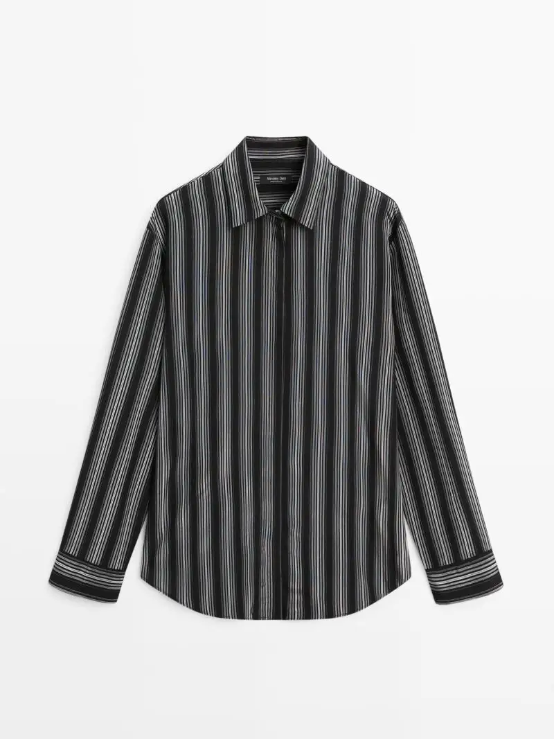 Camisa de rayas.