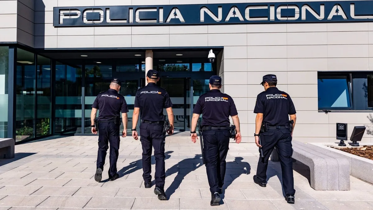 Policías nacionales