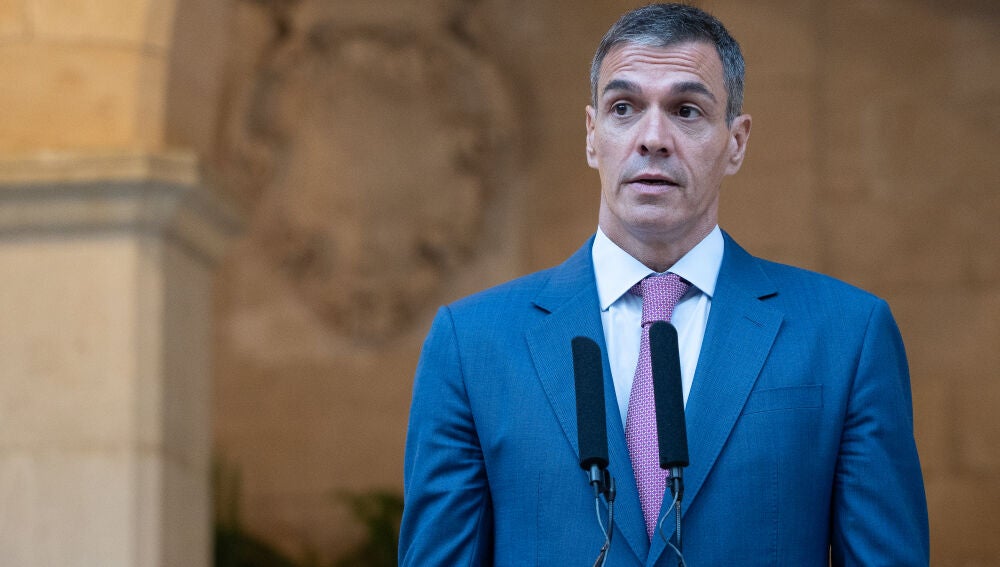 El presidente del Gobierno, Pedro Sánchez, comparece ante los medios de comunicación tras su despacho con el Rey Felipe VI, en el Palacio Real de la Almudaina, a 29 de julio de 2026, en Palma de Mallorca, Baleares (España).29 JULIO 2026;DESPACHO;REY;REALEZA;PALMA;Javier Fernández / Europa Press29/07