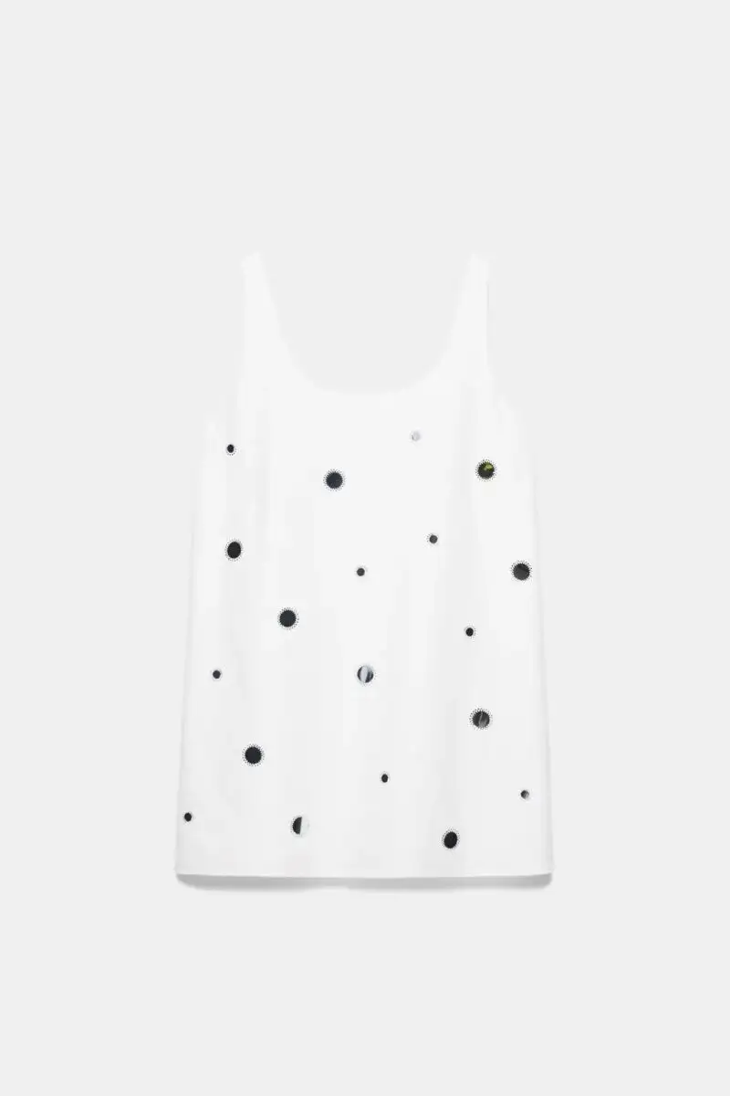 Vestido con espejos.