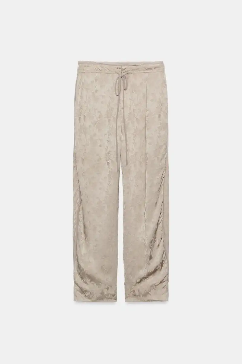 Pantalones anchos.