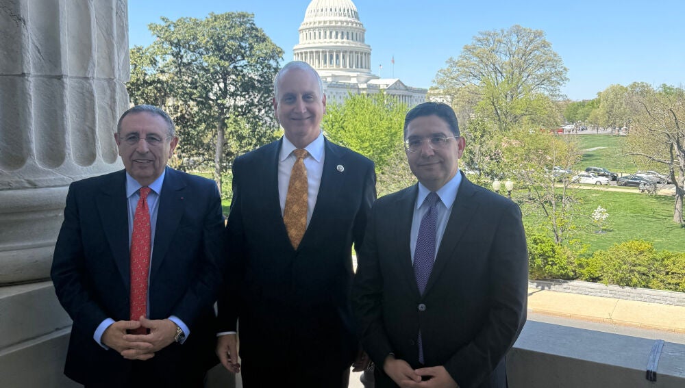 Youssef Amrani, embajador de Marruecos en EE UU; Mario Díaz-Balart, congresista estadounidense y Nasser Bourita, ministro de Exteriores alauita