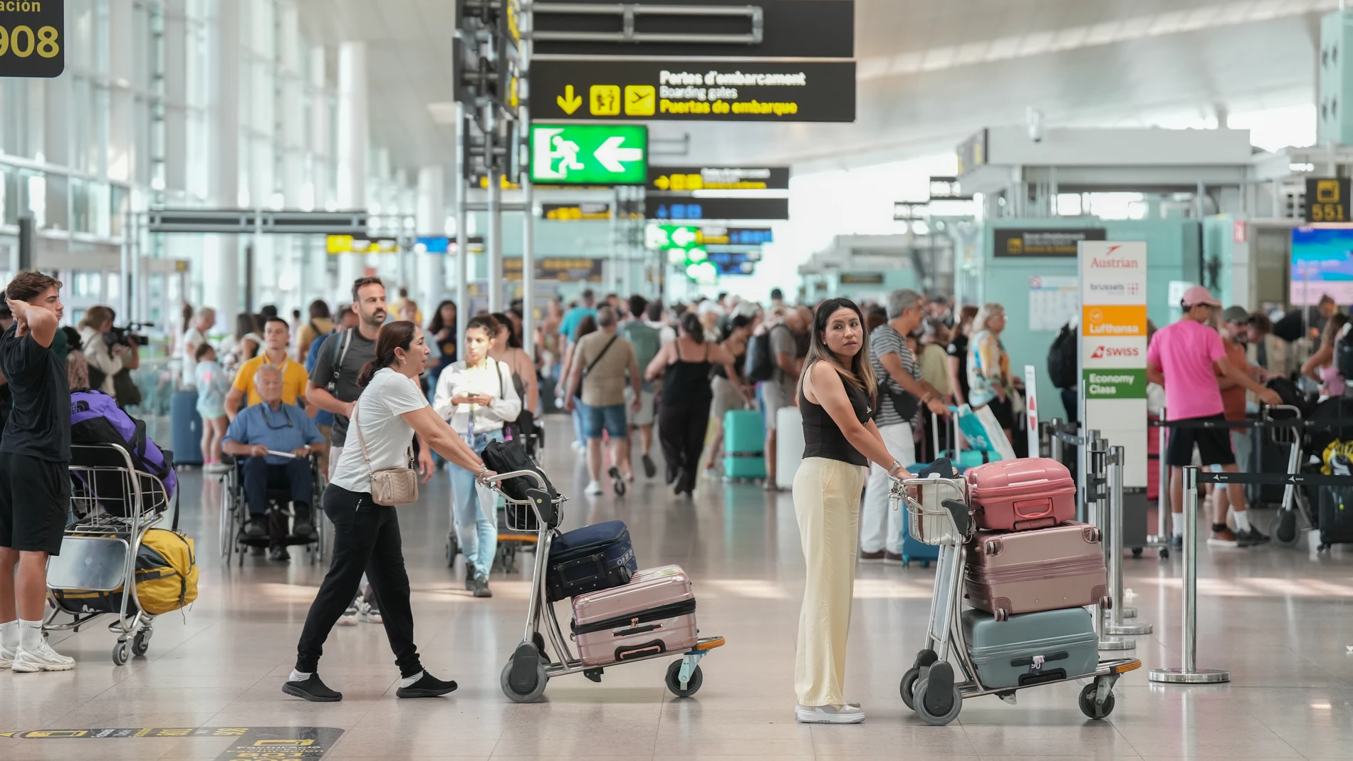 CGT union reaches agreement to end Groundforce strike at Barcelona‑El Prat airport
