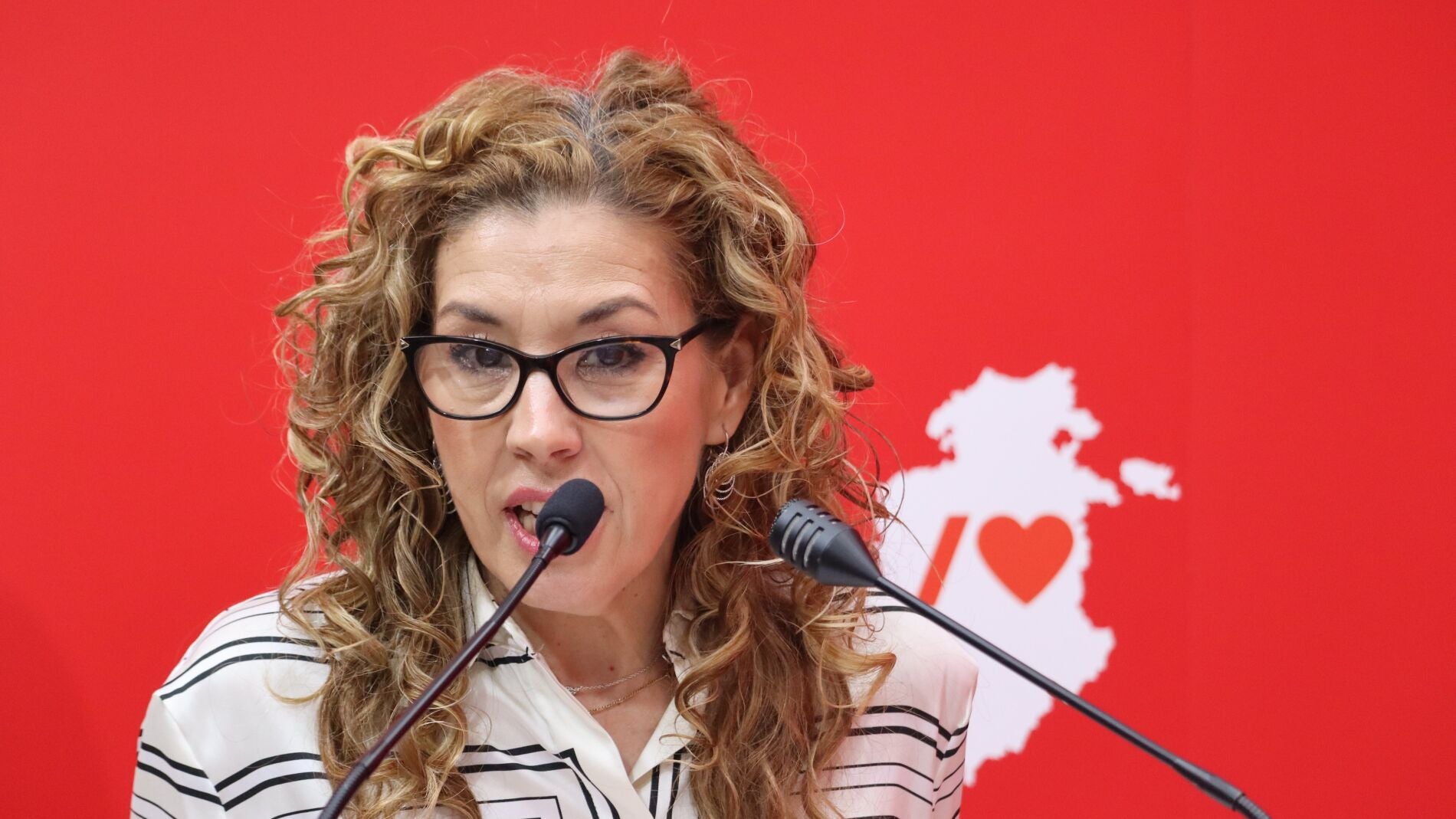 El PSOE denuncia la "fuga" de sanitarios por la brecha salarial existente