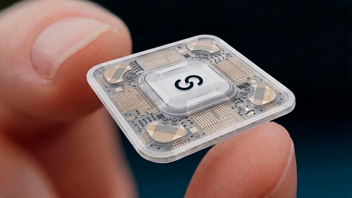 SaxonQ launches room-temperature 128-qubit quantum rack