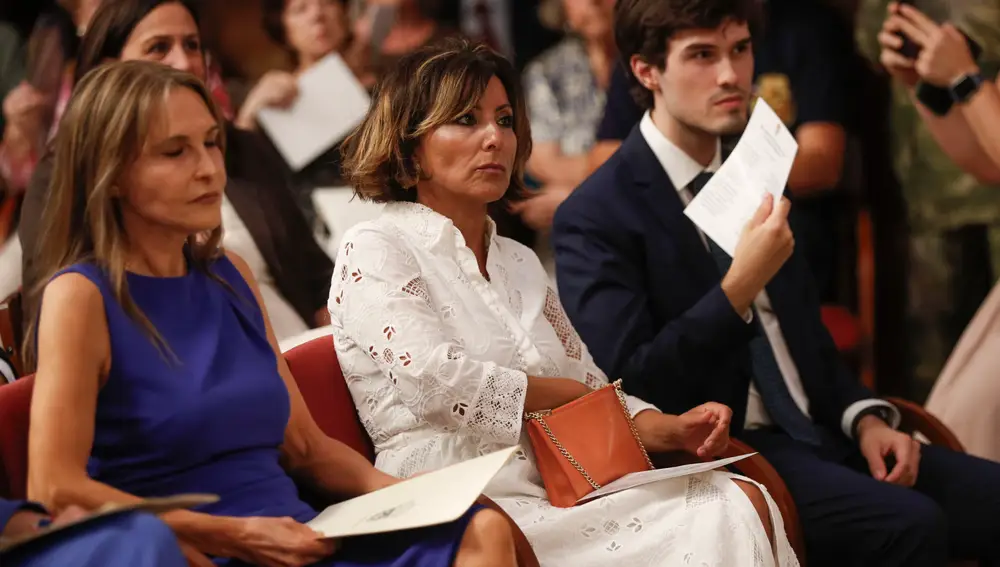 Feijóo insta a aprender de Ónega para que la política no se vuelva "una mesa de tahúres"