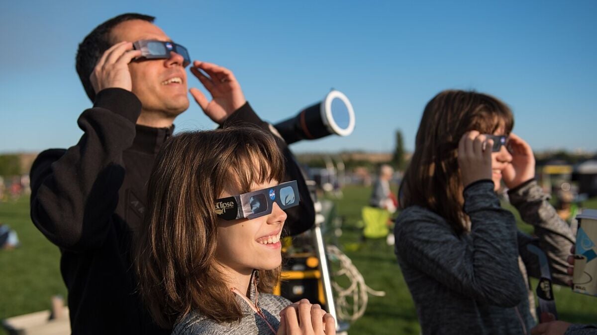 Solar eclipse viewers must check glasses for ISO standard