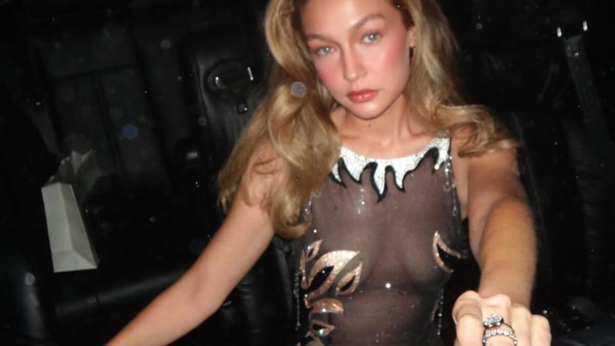 Ghost lashes trend replaces black mascara this summer