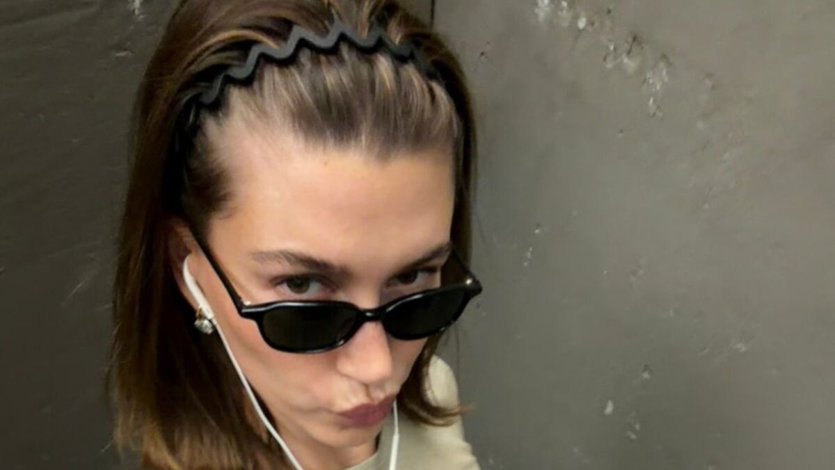 Hailey Bieber Revives 2000s Zigzag Headband Trend