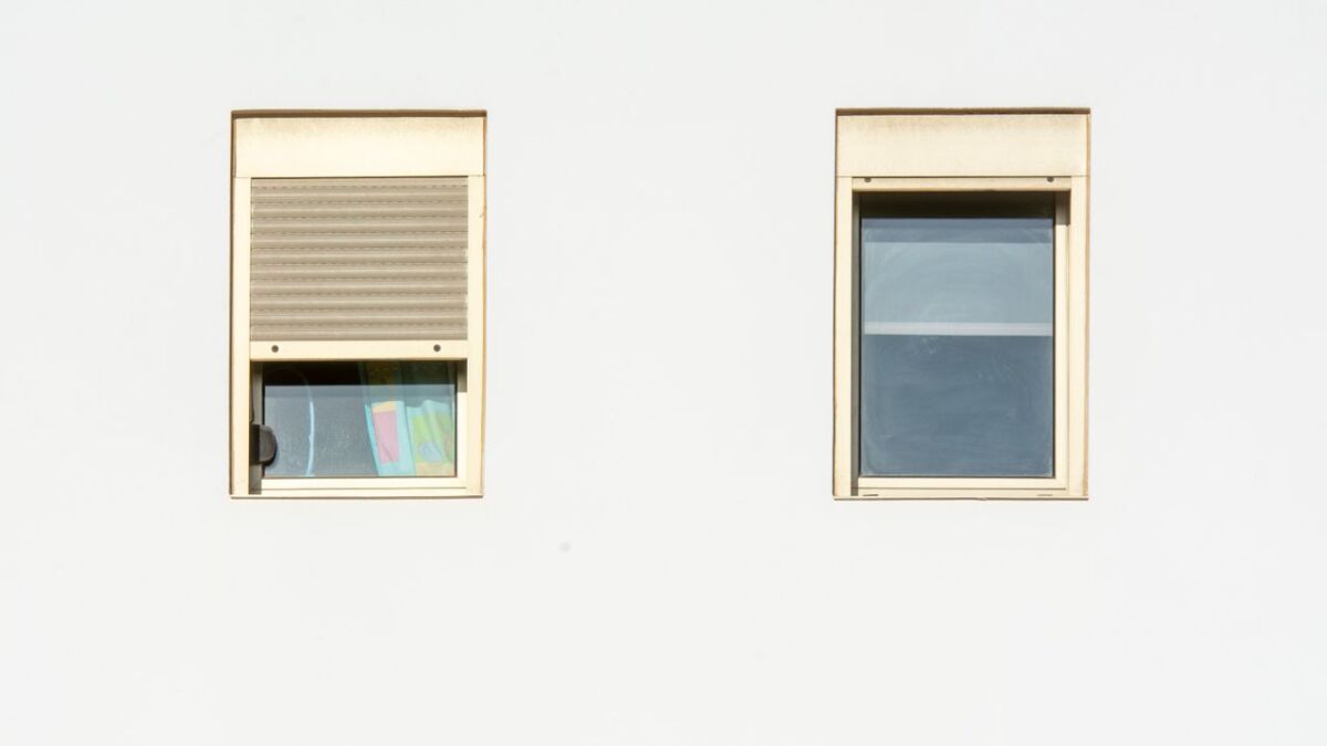 Lowering Shutters Before 10 AM Cuts AC Use by 25 Percent