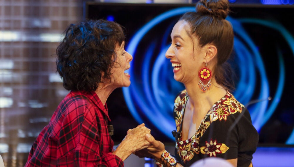Oona está muy unida a su madre, la también actriz Geraldine Chaplin