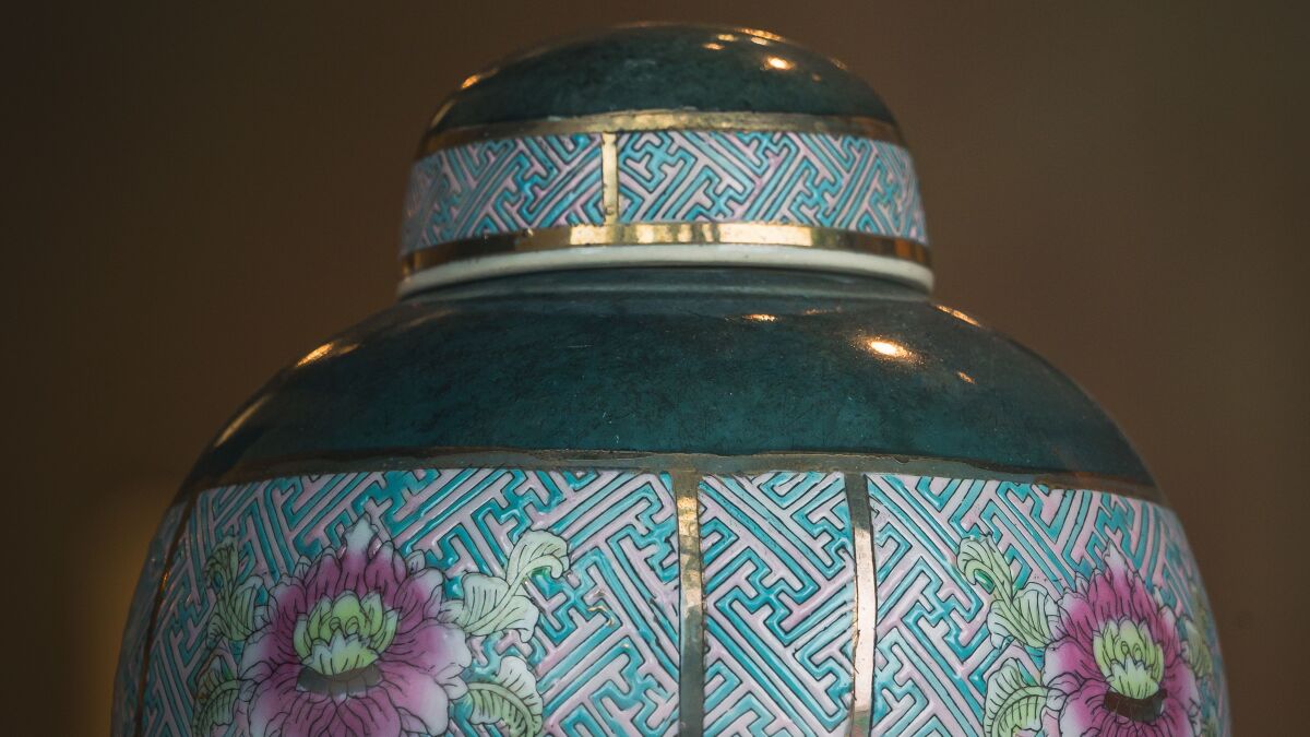 German urn with ashes found on Italian beach in Chieuti