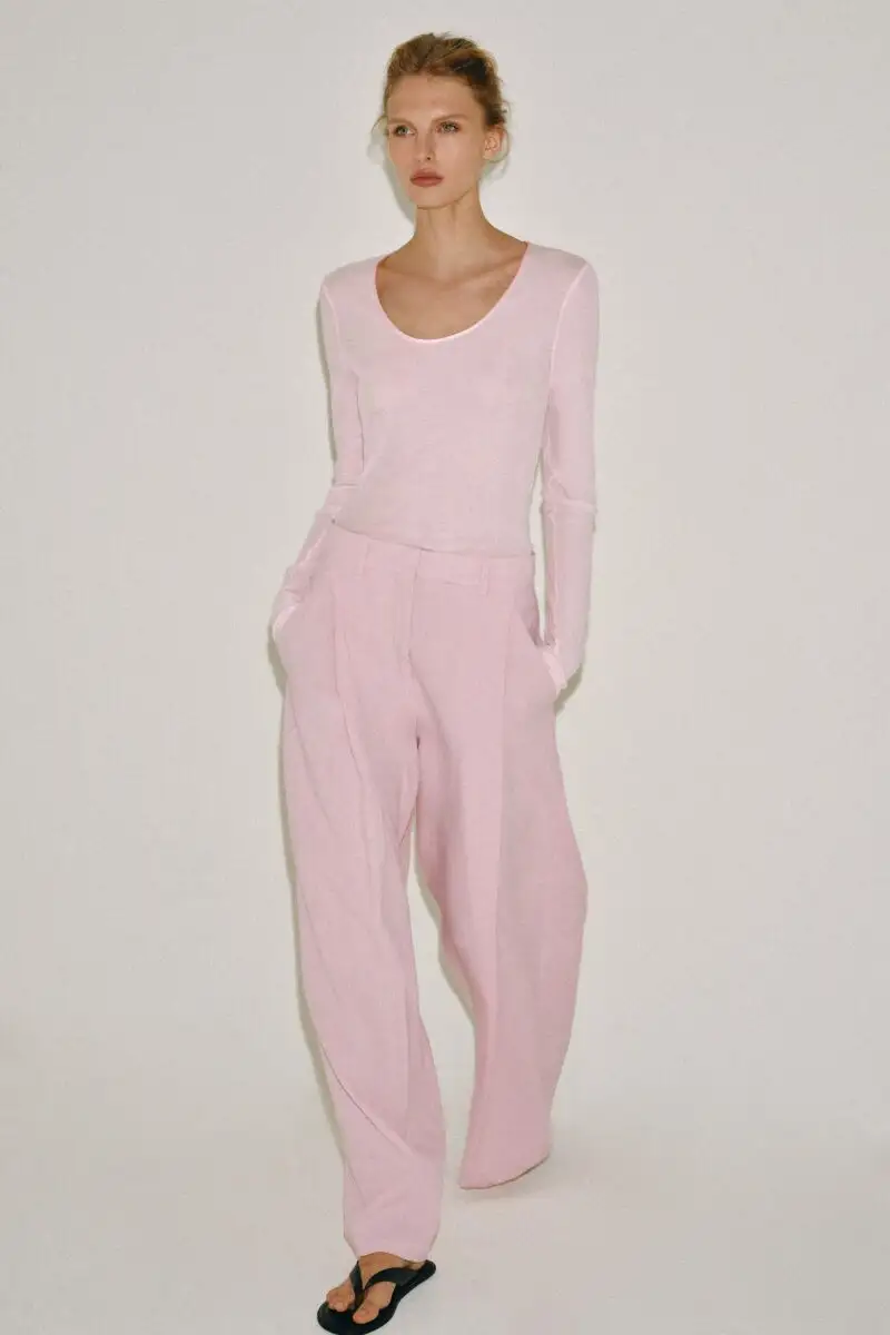 Pantalones rosa empolvado de Zara