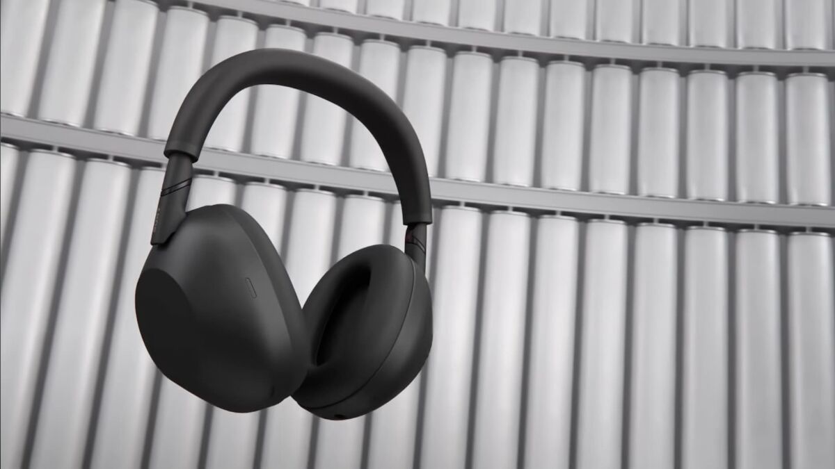 Sony WH-1000XM5 Headphones Keep Outselling New XM6