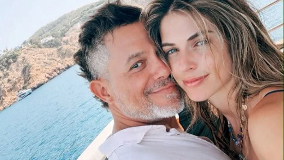 Alejandro Sanz Sparks Pregnancy Rumors With Stephanie Cayo